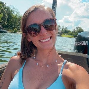 Meet your Posher, Abie